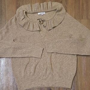 madewell Ruffled Collar Tan Sweater used good‎ condition.